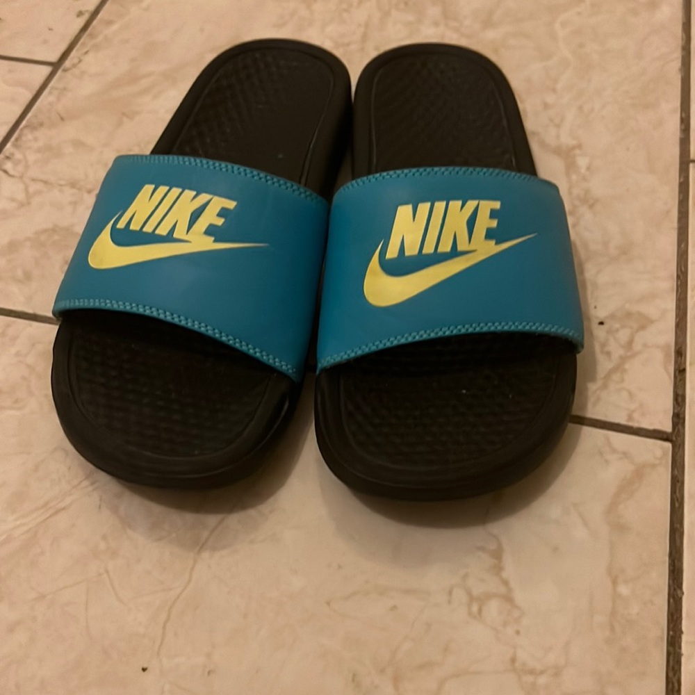 Nike slides